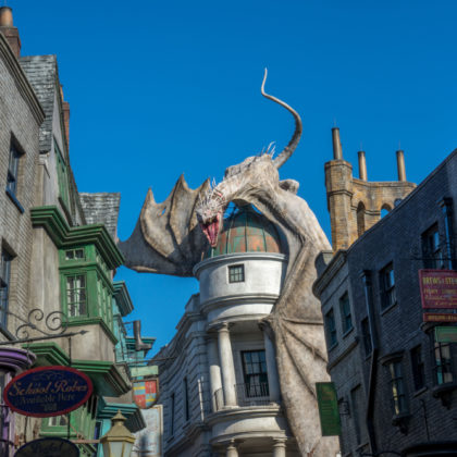 Harry-Potter-World-At-Universal-Studios1-420x420